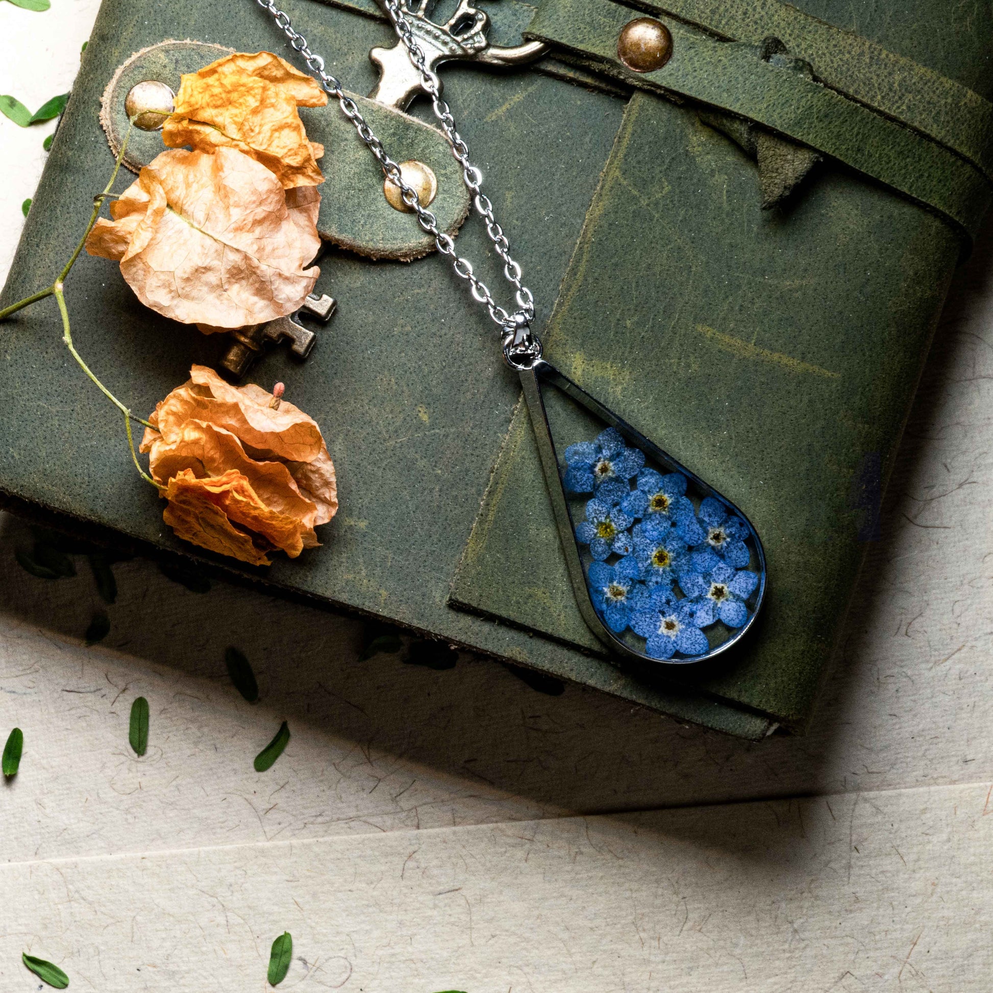 Pint of Petal Necklace Magic