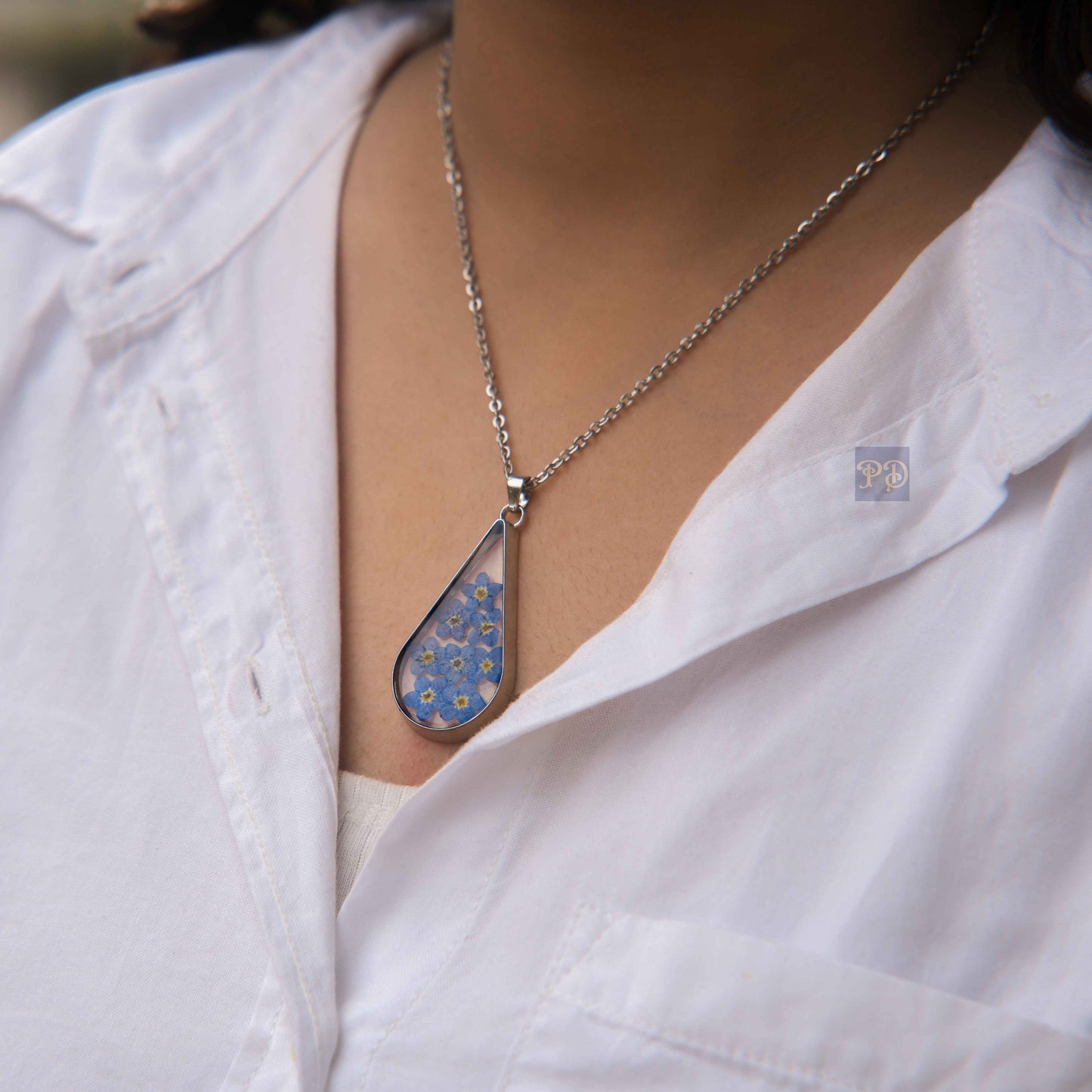 Pint of Petal Necklace Magic