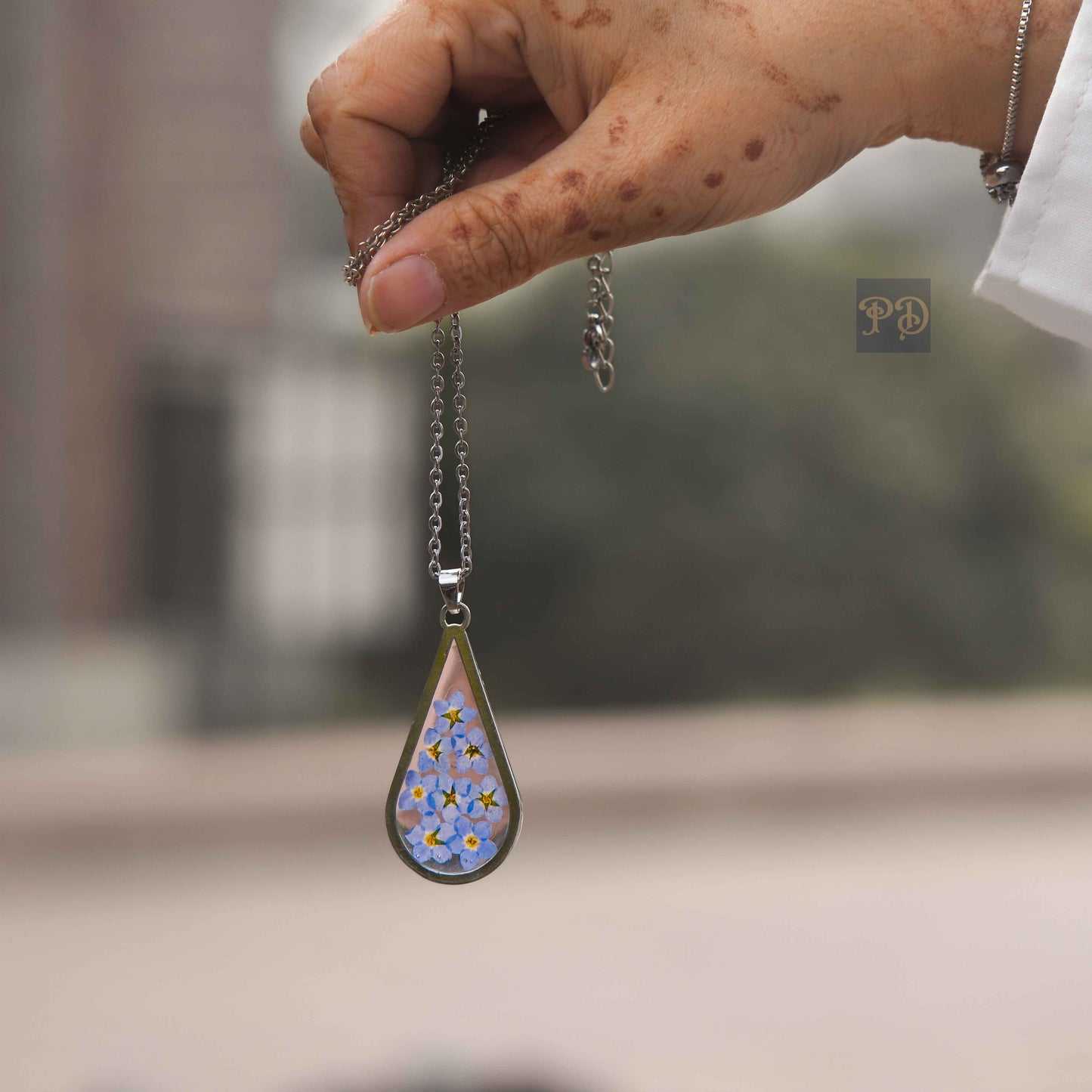 Pint of Petal Necklace Magic
