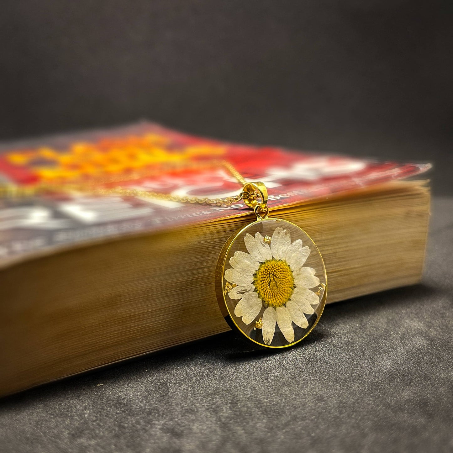 Blooming Innocence: Enchanting Daisy Pendant