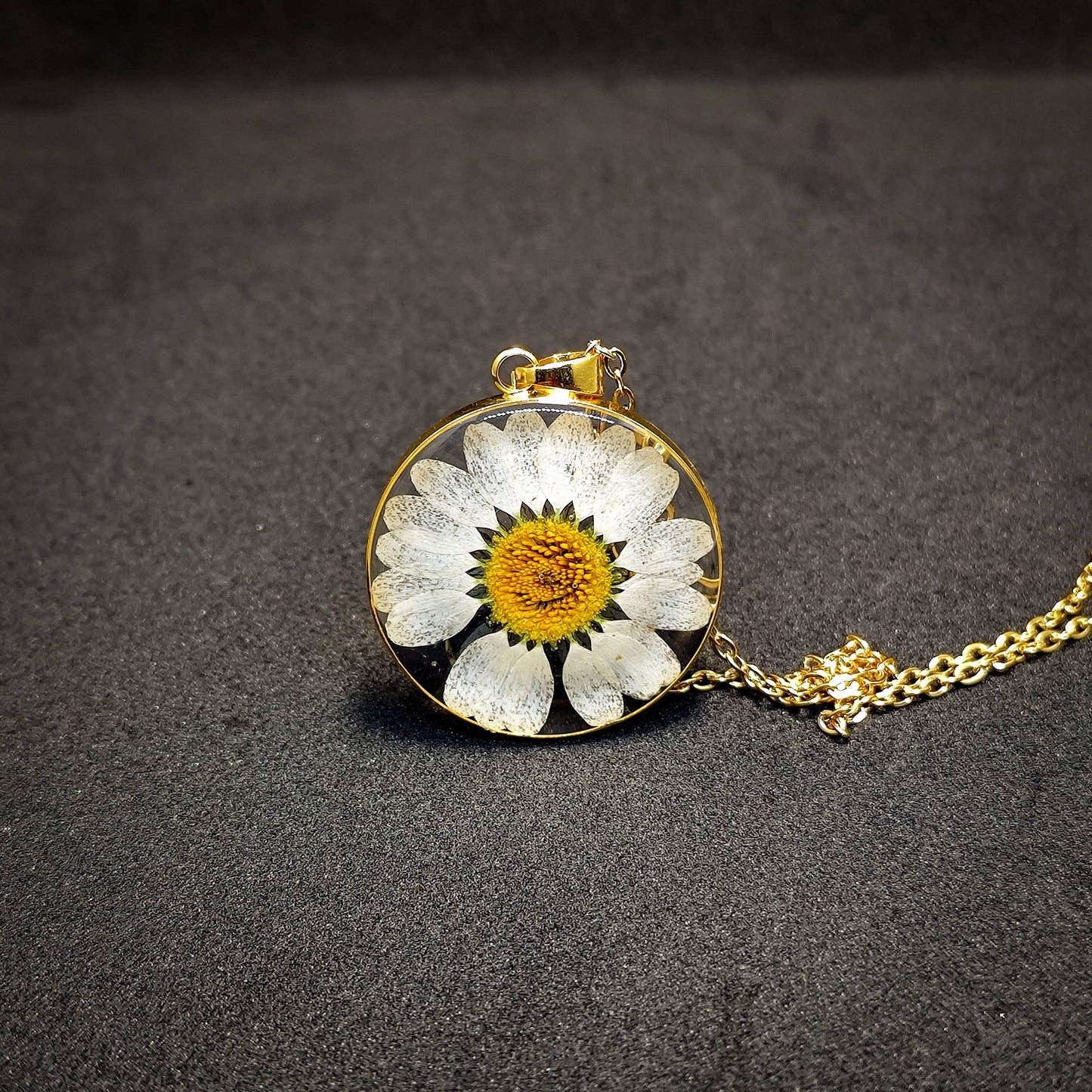 Blooming Innocence: Enchanting Daisy Pendant
