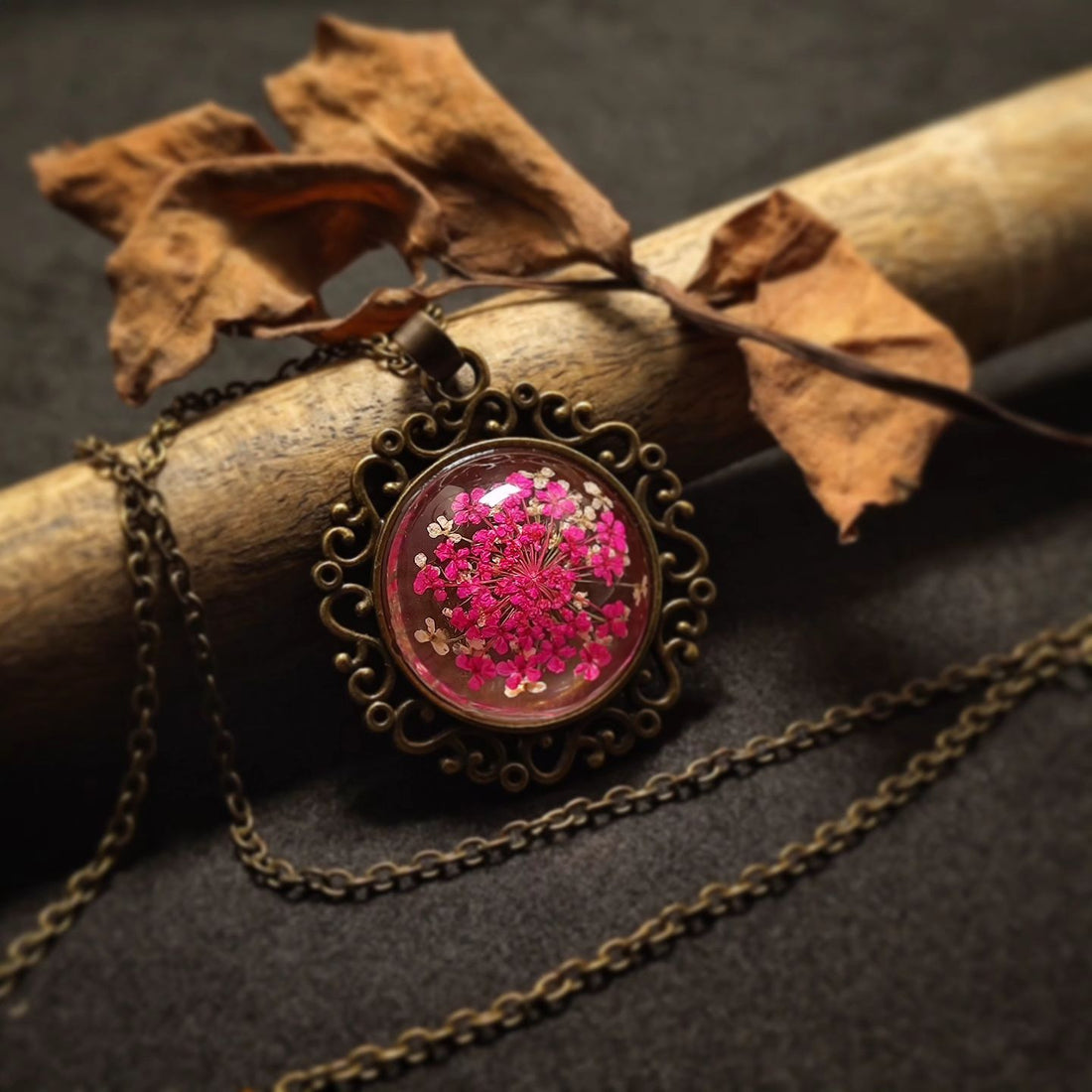 Nature's Timeless Beauty: Vintage Pendant