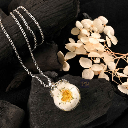 BotanicEssence Daisy Pendant