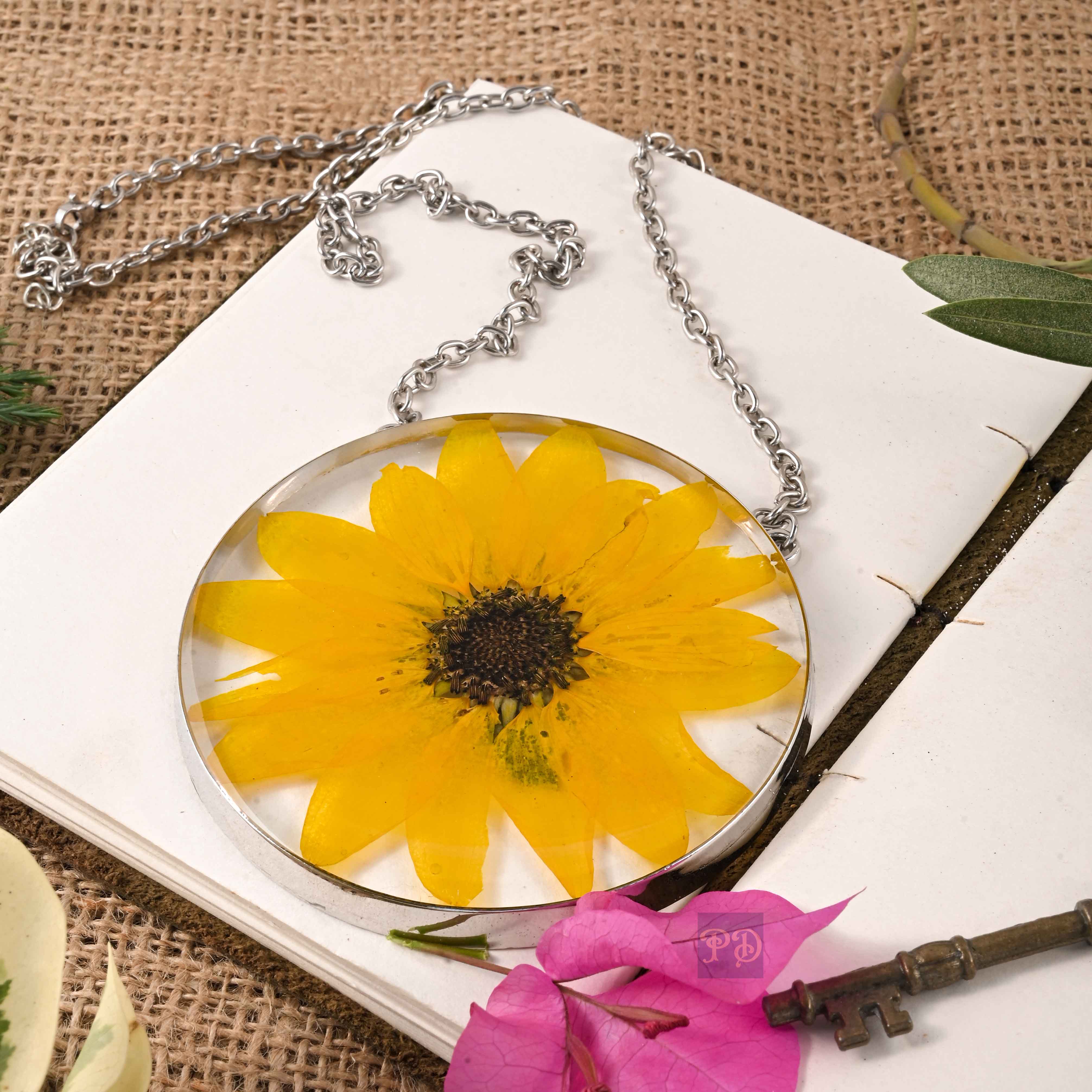 Glass sunflower necklace sale