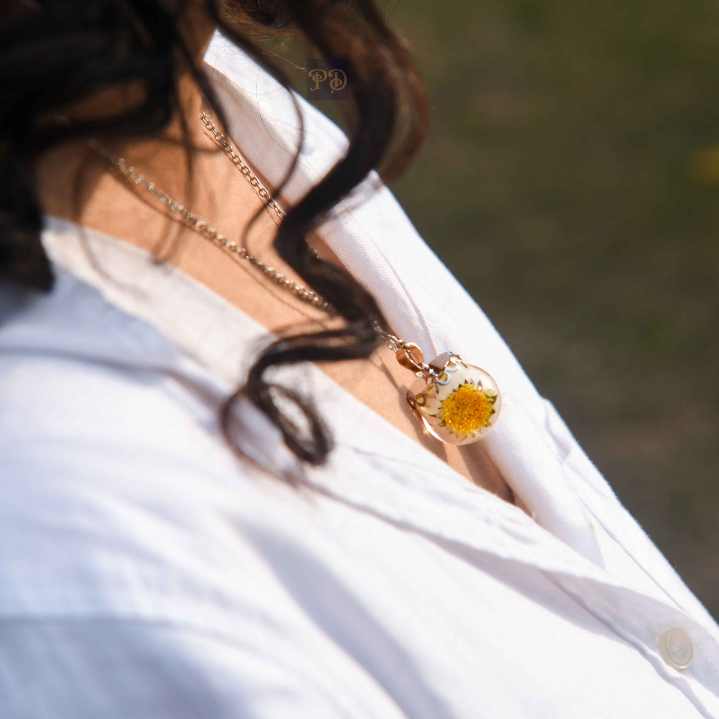 BotanicEssence Daisy Pendant