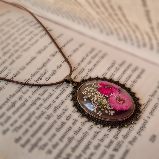 Old-World Lavender Daisy Pendant