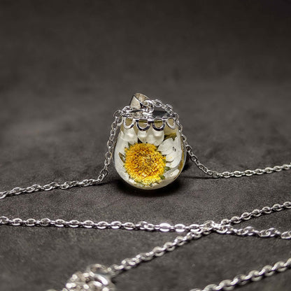 BotanicEssence Daisy Pendant